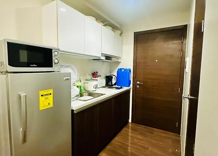 Fully Furnished One-bedroom Unit With Balcony And A Beautiful View Aparthotel *